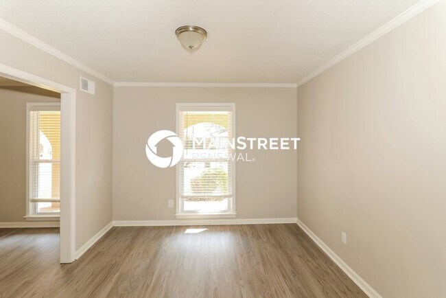Building Photo - 4 Bedroom Pet-Friendly Home in Memphis, TN with Main Street Renewal