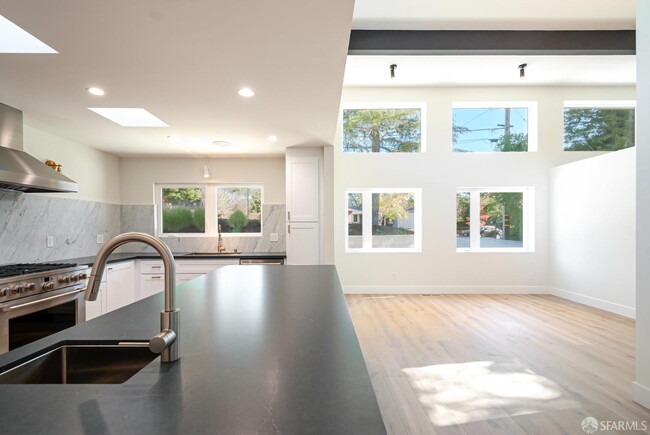 Building Photo - 81 Estates Dr
