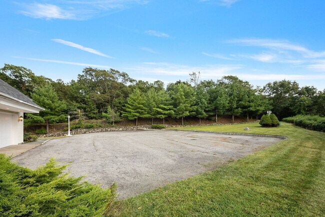 Building Photo - 321 Museum Village Rd