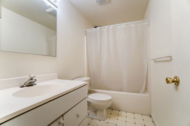 Building Photo - 3704 Willow Run Dr