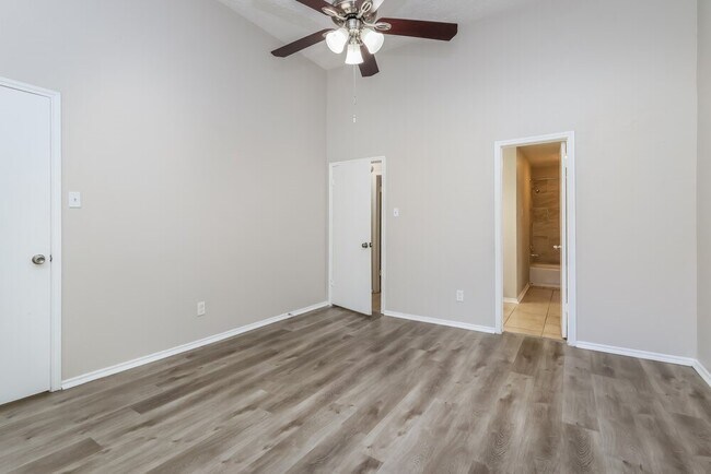 Building Photo - 4017 Hunnington Dr