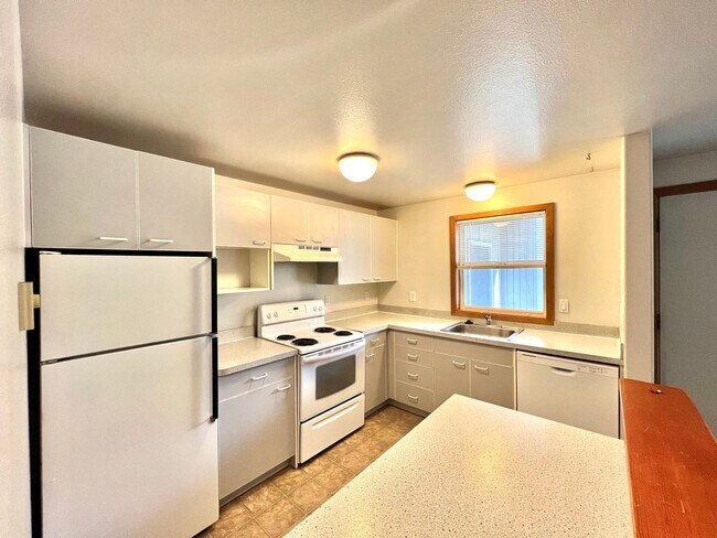 Building Photo - Cozy Grey Hawk Condo by COCC!