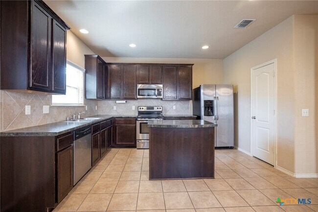 Building Photo - 433 Stonebrook Dr