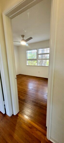 Building Photo - 4313 Mentone St