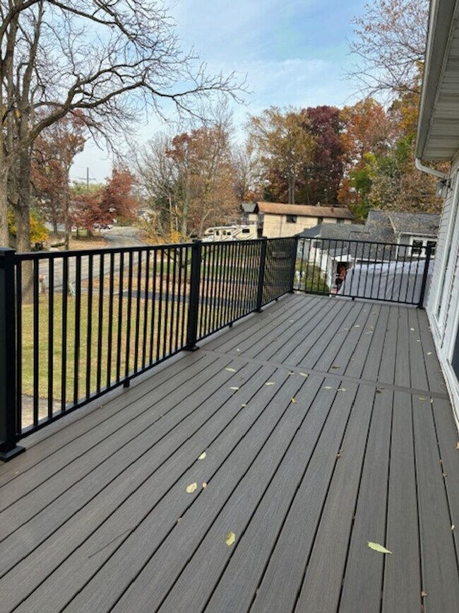 Building Photo - STUNNING LAKE VIEWS, BRIGHTON 3 BEDROOM HOME