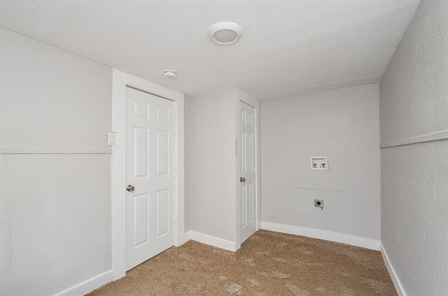 Building Photo - 1401 Collier St