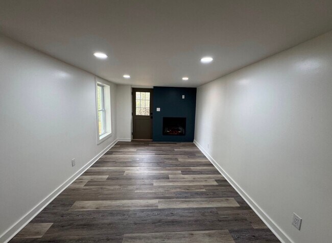 Building Photo - 250 N Anderson St