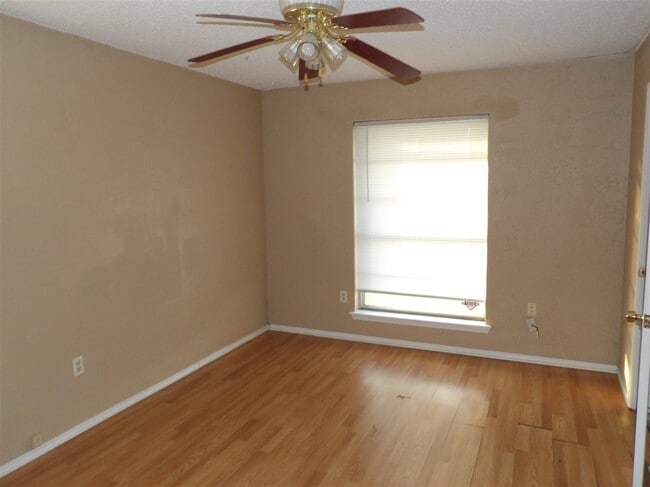 Building Photo - 6407 SW Brookline Ave