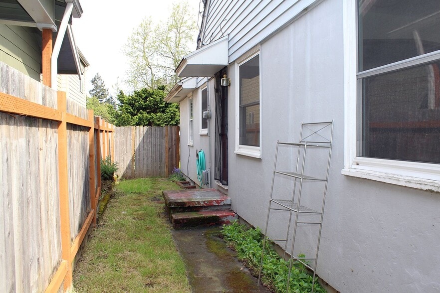 Building Photo - 20-26 NE 56th Ave