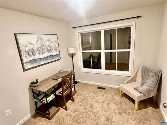 Building Photo - Southwood- Gorgeous style and like new condition with a great location to downtown and the Univer...