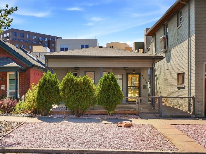 Building Photo - 2555 N Clarkson St
