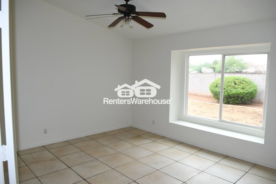Building Photo - 938 N Evergreen Ct