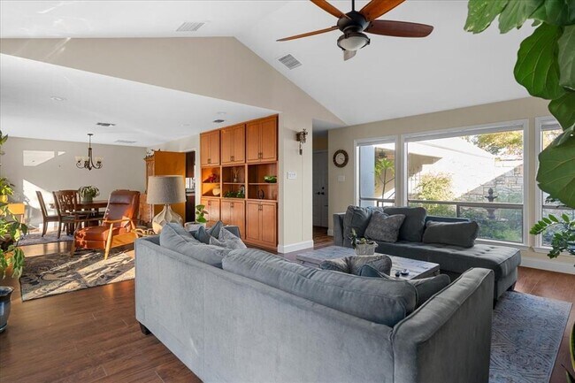 Building Photo - 737 Summerwood Dr