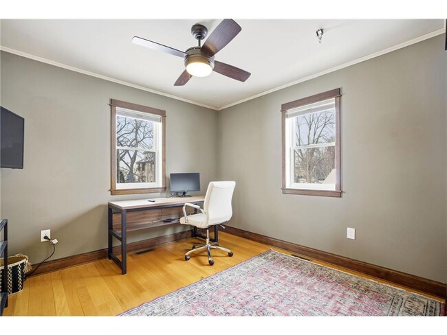 Building Photo - 241 Russell Ave S