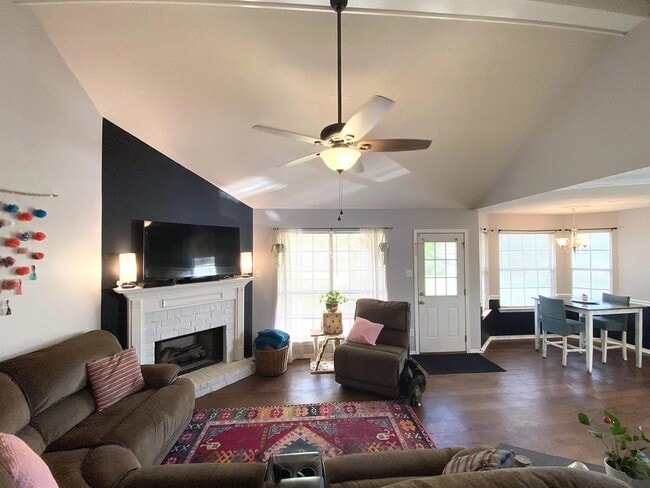Building Photo - 1511 Homestead Dr W