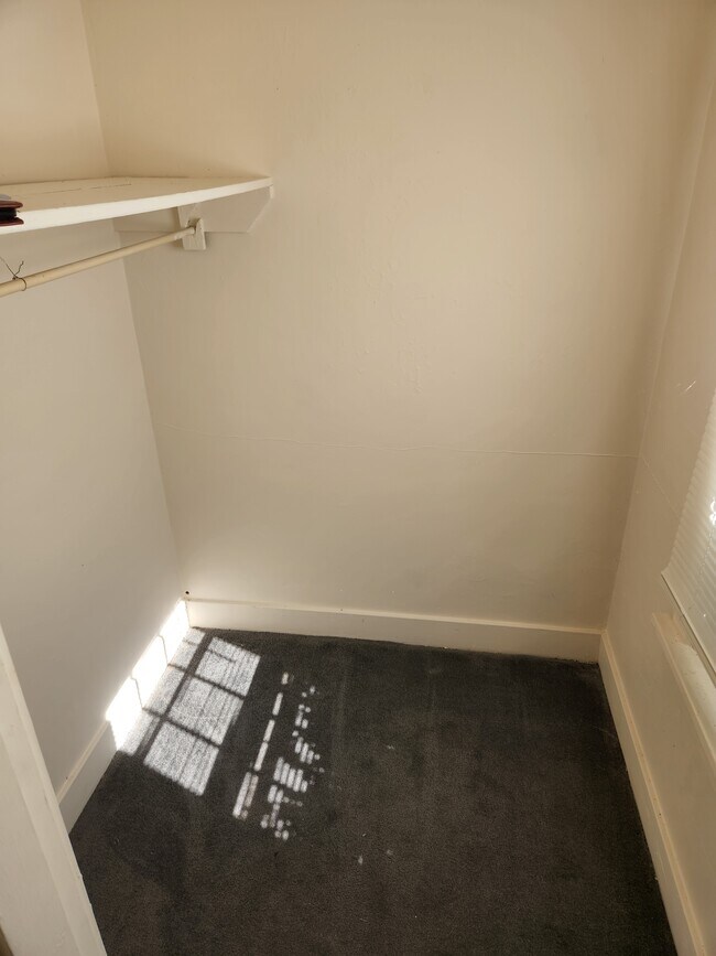 Building Photo - 304 N 3rd St