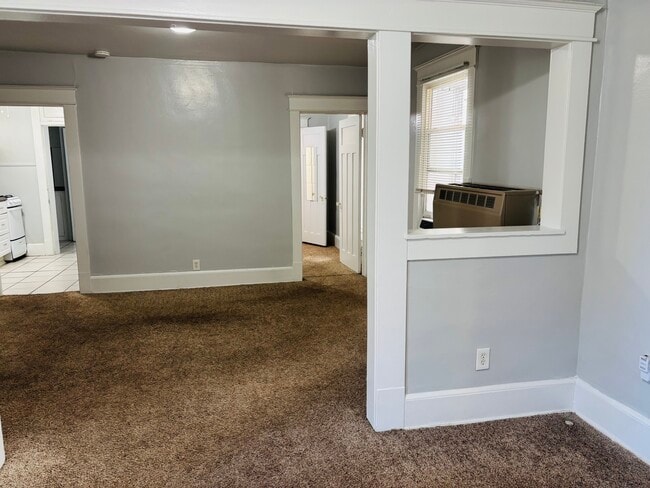 Building Photo - La Selle Apartments