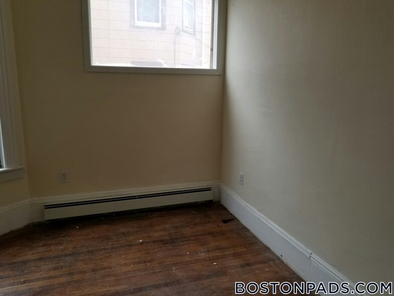 Building Photo - 81 Ruthven St