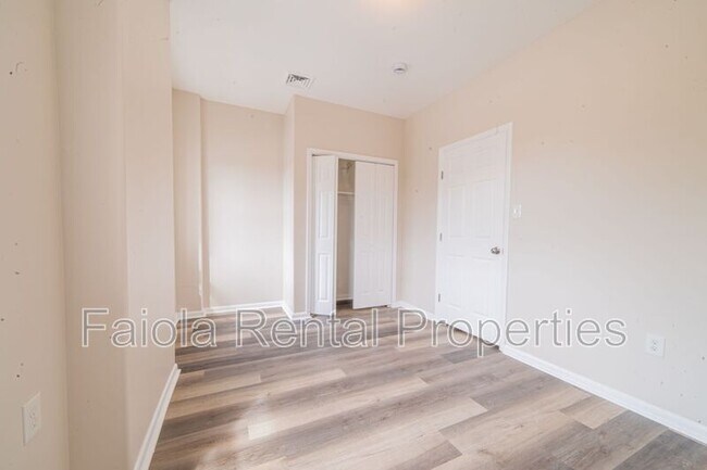 Building Photo - 112 N High St