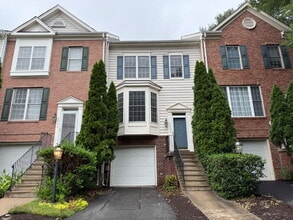 Building Photo - Exquisite Townhome in The Grove at Huntley Meadows