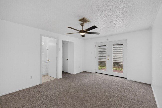 Building Photo - 6120 Cypress Point Dr