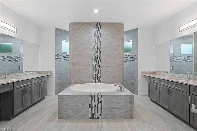 Building Photo - Spacious 4 Bedroom, 3 Bath Single-Family H...