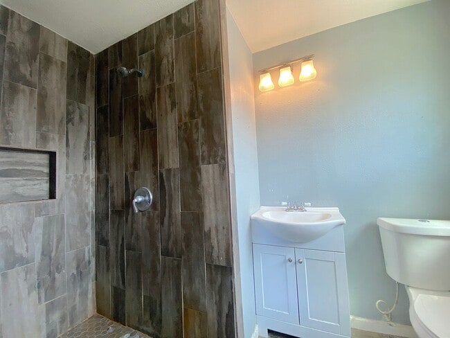 Building Photo - West El Paso 4 bed/2 Bath refrig A/C Home!