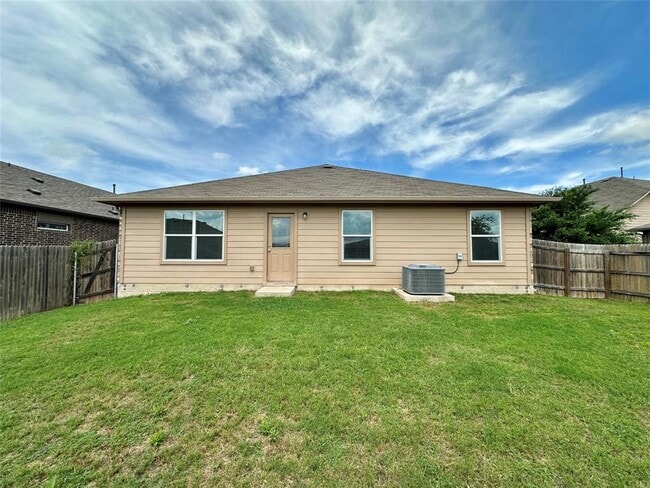 Building Photo - 10708 Seguin St