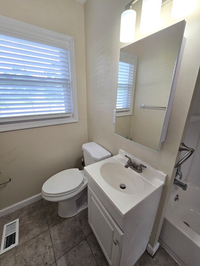 Building Photo - YOU CAN STOP YOUR SEARCH! Jeffersontown / Jtown Rental with 3 Bedrooms, 1 Full Baths, Ranch, 1 Ca...