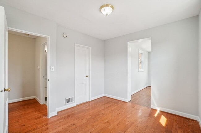 Building Photo - Semi Detached Home in Riggs Park!