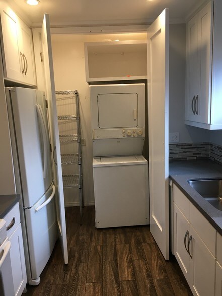 Washer and Dryer - 1912 Jackson St