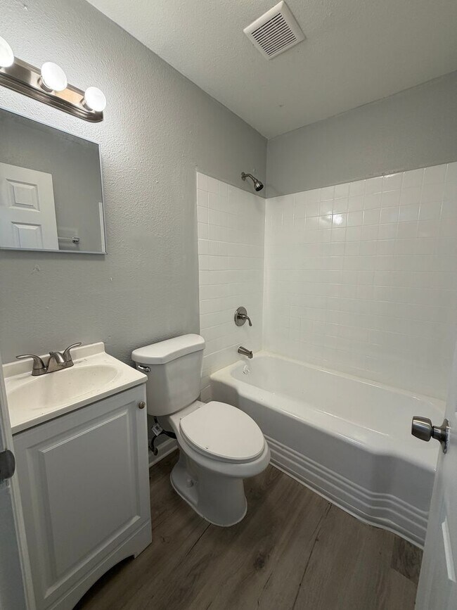 Building Photo - Welcome to St. Petersburg!!!