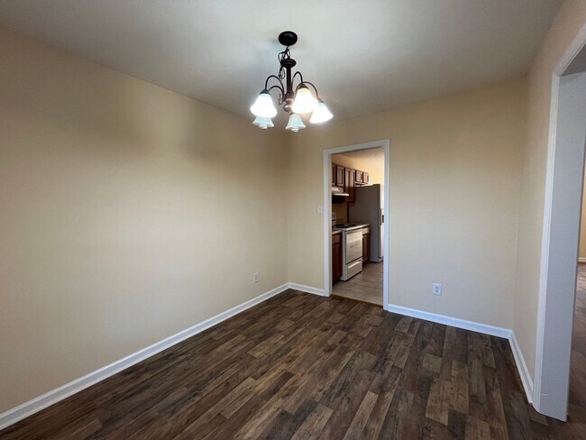 Building Photo - HALF OFF FIRST FULL MONTHS RENT!