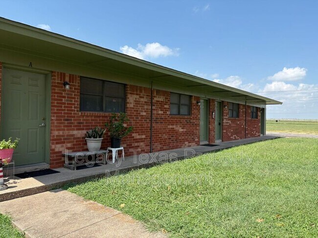 Building Photo - 1700 Short St