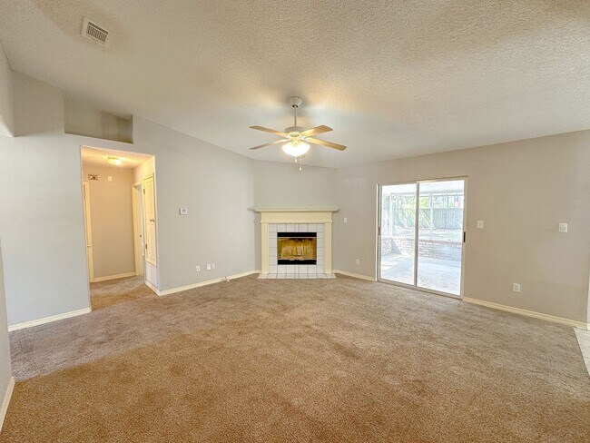 Building Photo - 3 Bedroom 2 Bath home in Marblehead Estates, located in Milton, FL!