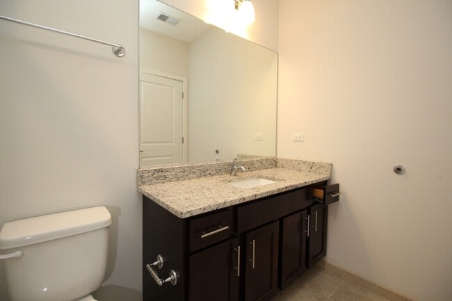 Building Photo - 4447 N Kedzie Ave