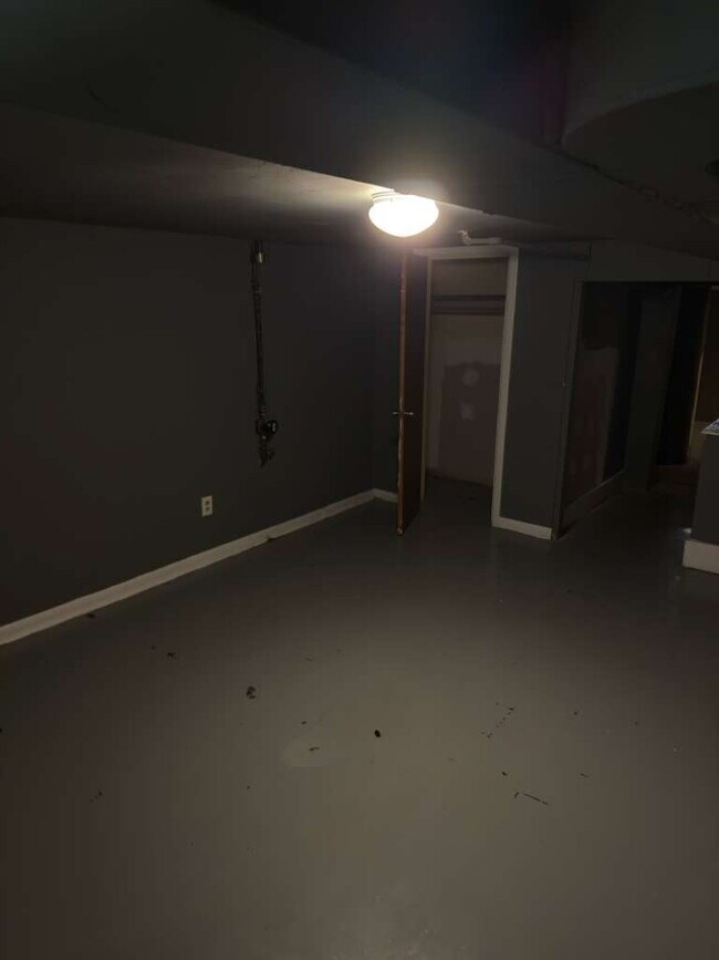 Building Photo - 5998 Bermuda Dr