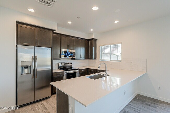 Building Photo - 4100 S Pinelake Way