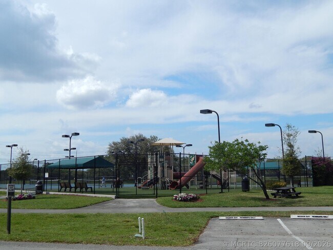 Building Photo - 10430 Buena Ventura Dr