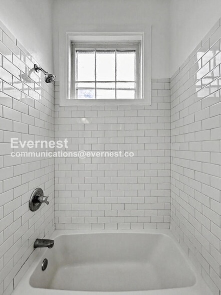 Building Photo - 1815 W Grace St