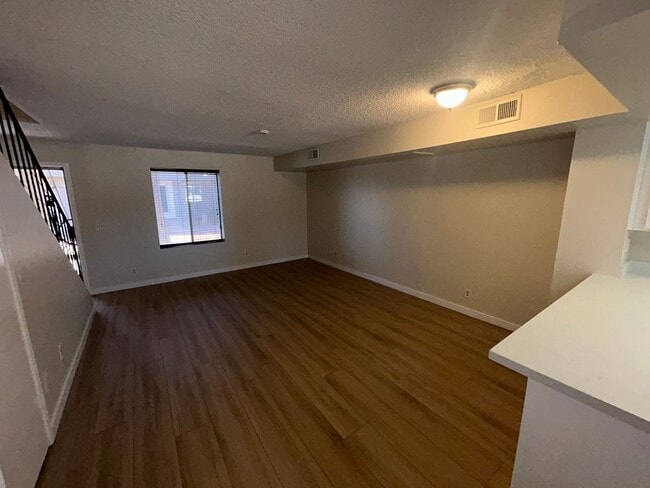 Building Photo - 6104 W Townley Ave