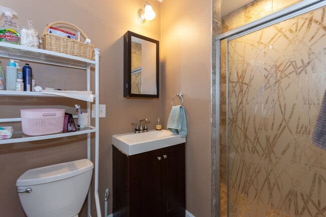 Building Photo - AWESOME ALLSTON 5 BED/2 BATH FOR 9/1/2026