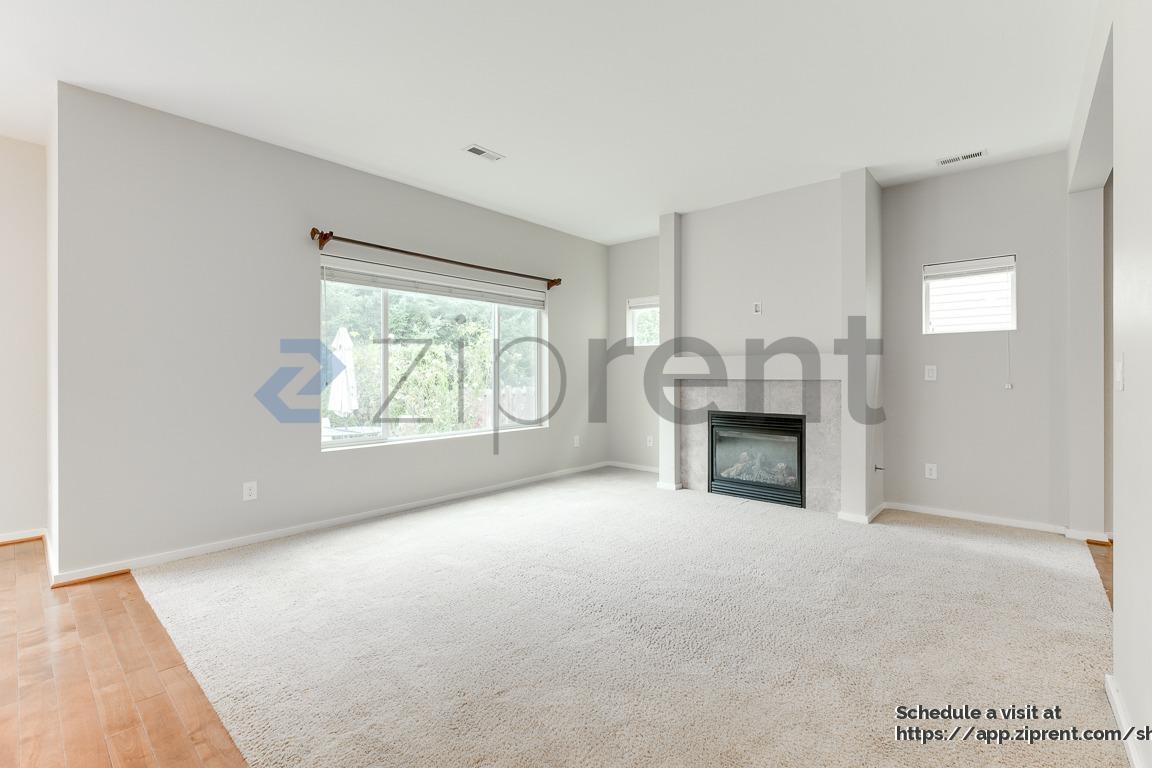 Building Photo - 1715 43rd St NE