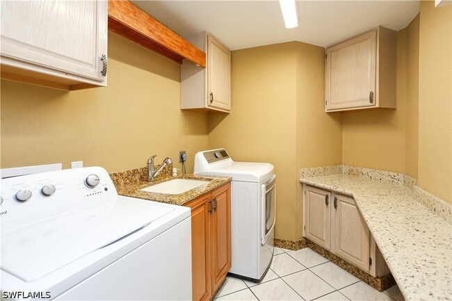 Building Photo - 1040 Moon Lake Dr