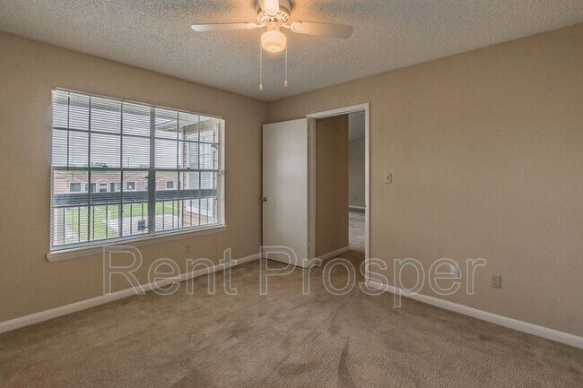 Building Photo - 4367 Thornbriar Ln