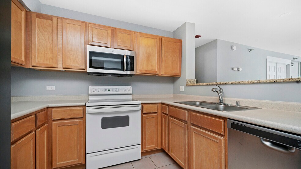 Building Photo - 345 N La Salle Dr