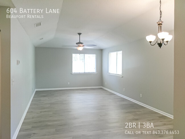 Building Photo - 604 Battery Ln