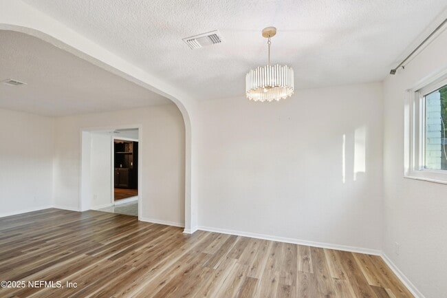 Building Photo - 409 Sailfish Dr E