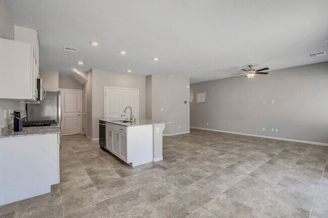 Building Photo - 2021 SINGLE FAMILY HOME IN GATED COMMUNITY