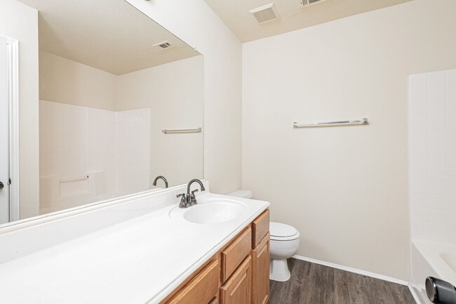 Building Photo - 2119 Oleander Way